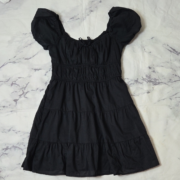 Hollister Dresses & Skirts - Hollister Black Puff Sleeve Smocked Dress